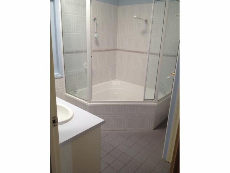 2 Bowen Terrace, The Range QLD 4700